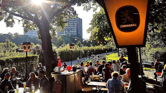 Biergarten im Sommer